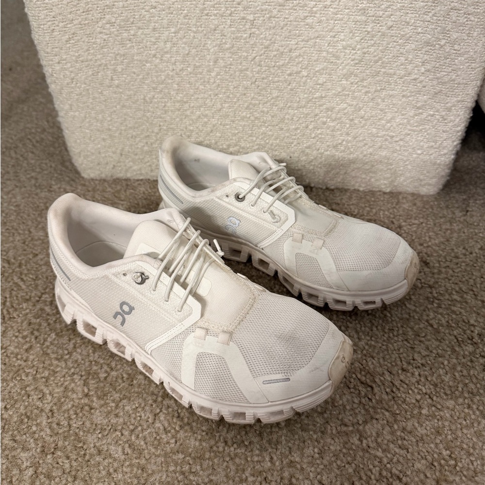 ALMOST NEW!! On Cloud Athletic Shoes for Women - White
